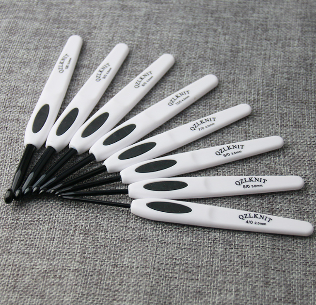 Beginner Crochet Hooks with Soft Grip Yarn Tools