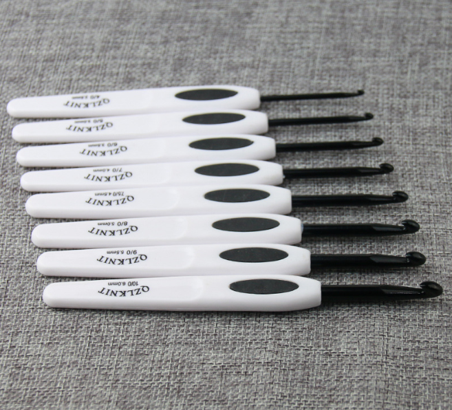 Beginner Crochet Hooks with Soft Grip Yarn Tools