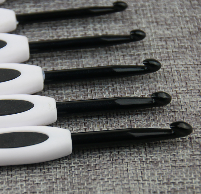 Beginner Crochet Hooks with Soft Grip Yarn Tools