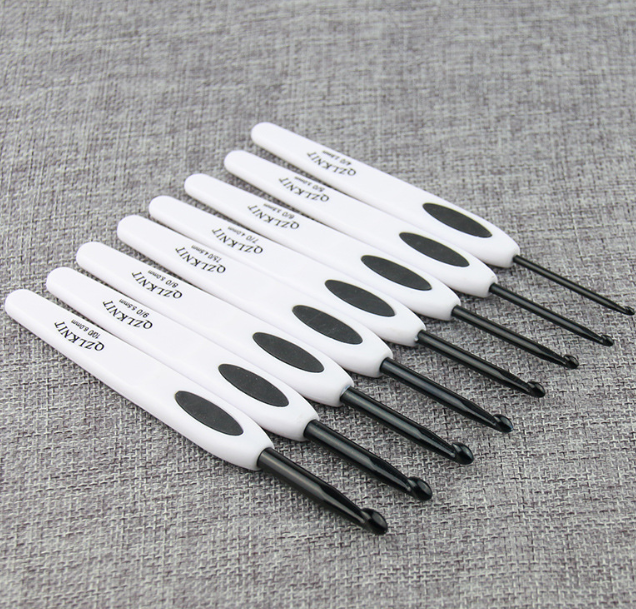 Beginner Crochet Hooks with Soft Grip Yarn Tools